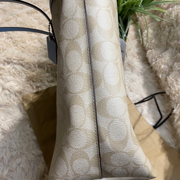 Authentic Coach Bag - Picture 8 of 9